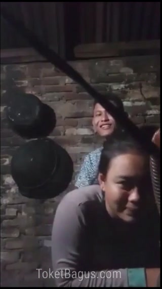 Adek Kakak Maen Di Dapur