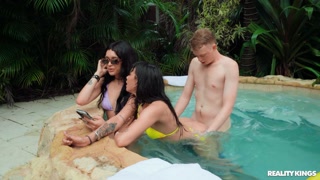 SneakySex – Summertime Shenanigans