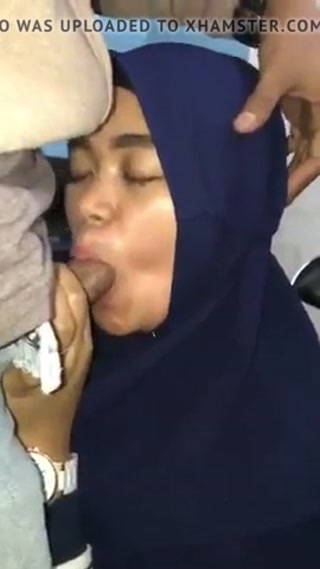 Mahasiswi Berhijab Doyan Sepong