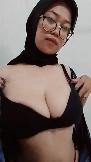 Hijab Hitam Tobrut yg lagi Viral (2)