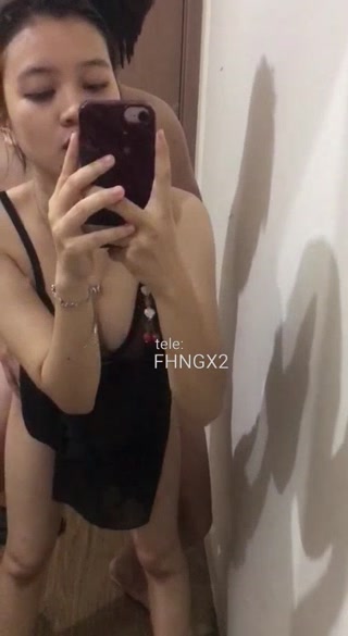 Maen Di Depan Kaca Mantap