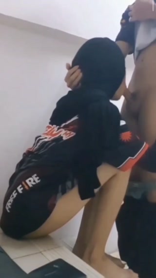 Hijab Ngewe Di Tangga Enak Sekali