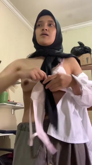 Fa Nishaa Bugil Pamer Memek