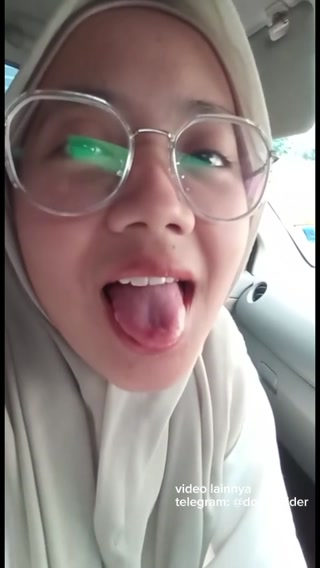Jilbab Dimobil