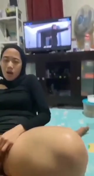 Hijab Ngewe Depan Tv