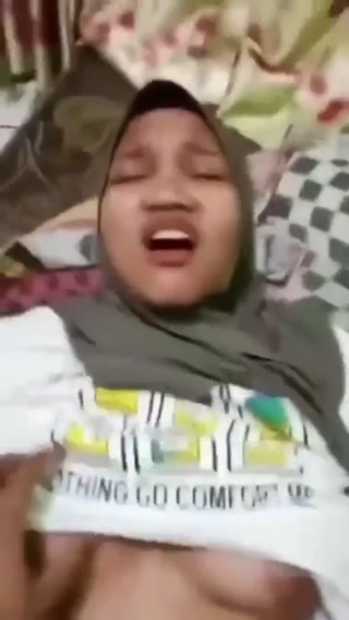 Hijab Imut Merintih Di Ewe (2)