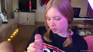 059 Student girl gently sucks and loves cum