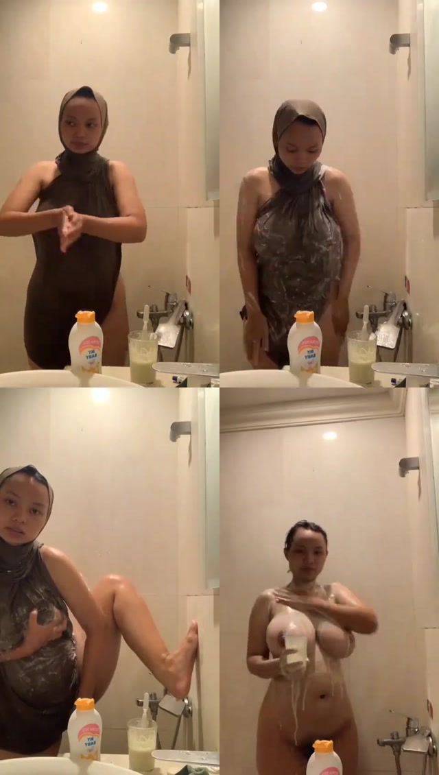 tobrut mandi sambil colmek
