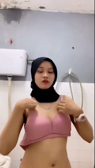 Hijab Hitam Toket Bulat