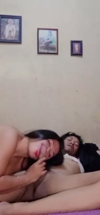 Enaknya Crot Di Mulut