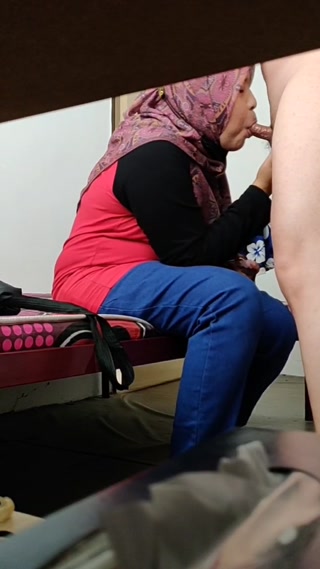 Disepongin Pembantu Baru