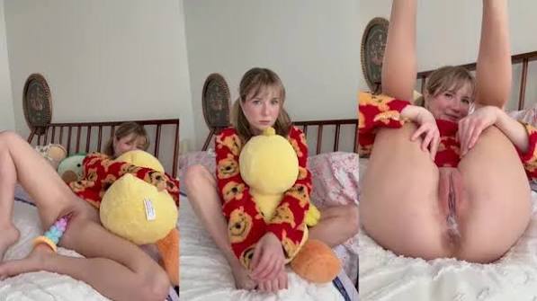 Baby Bunnnie - Pumping Her Creamy Pussy With A Dildo
